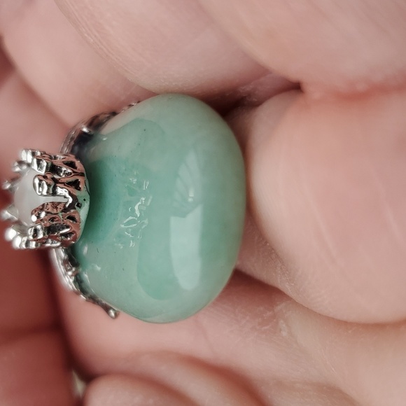 New Silver Wrapped White Cat Eye Green Aventurine Crescent Moon Magic Pendant. - Picture 5 of 7